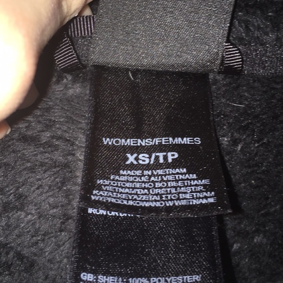 Fuzzy North face jacket - Picture 4 of 6